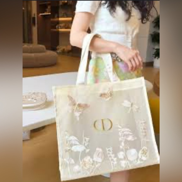 Dior Cream Tote with Floral Embroidery - Picture 4 of 11